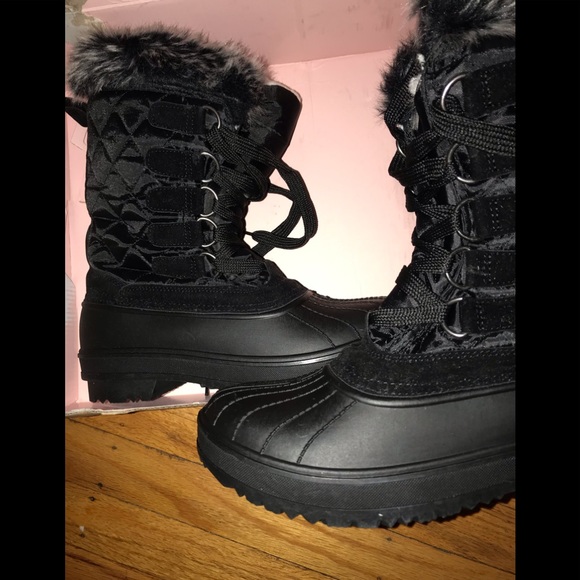 Charlotte Russe Quilted Furry Top Duck Boots - Picture 6 of 15